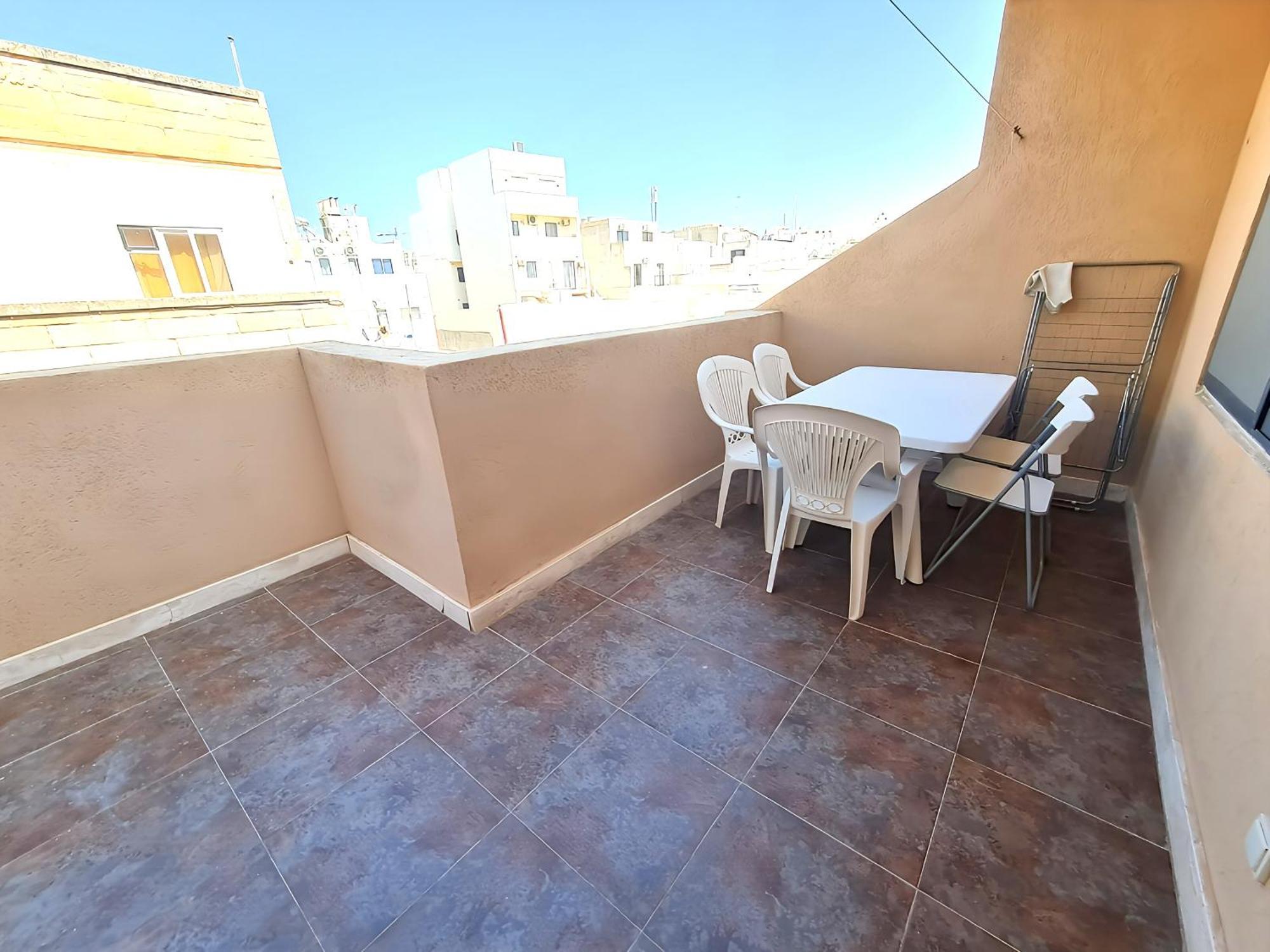 Apartament - Private Terrace, Mins Walk To Balluta Bay