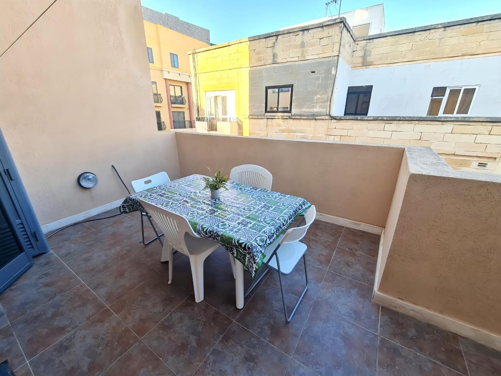Apartment - Private Terrace, Mins Walk To Balluta Bay
